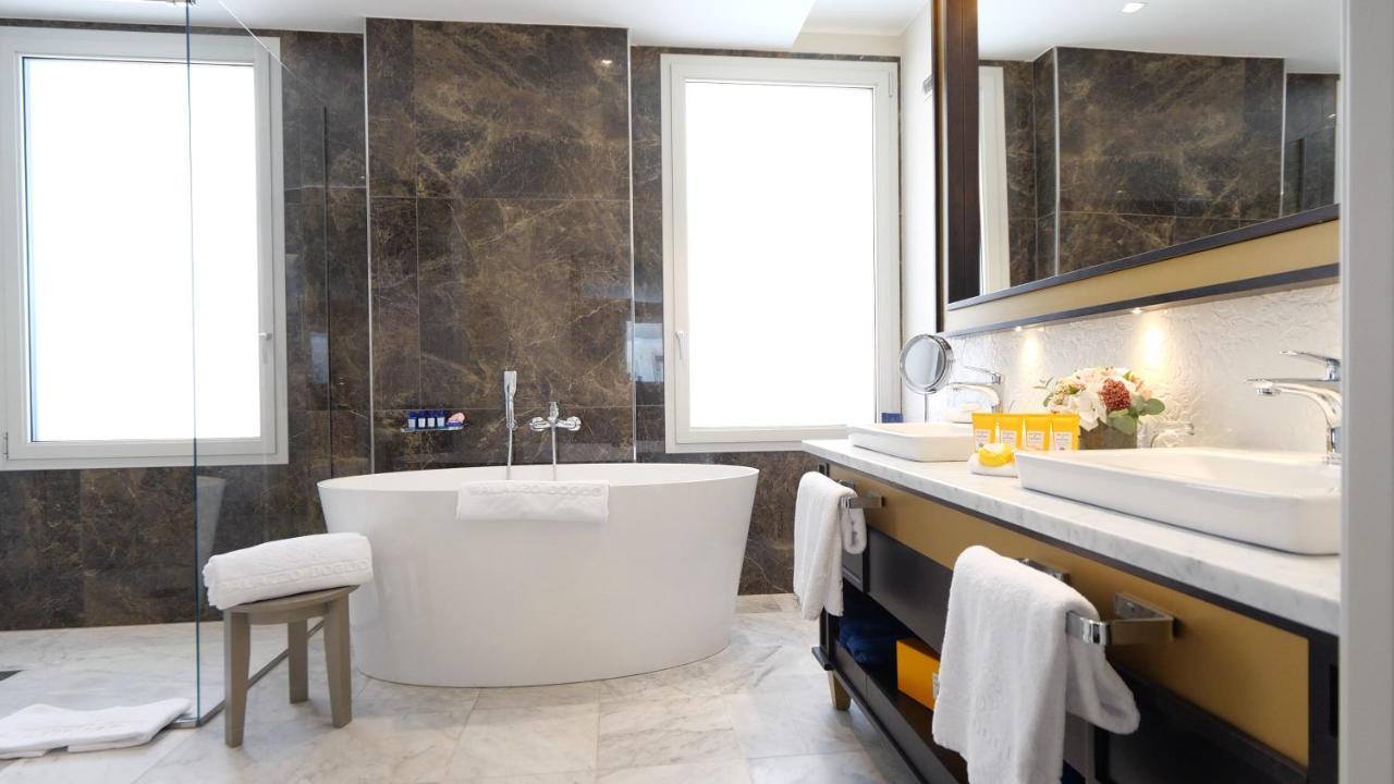Palazzo Doglio Hotel Каляри Екстериор снимка Bathroom