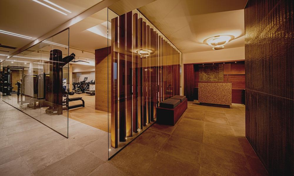 Palazzo Doglio Hotel Каляри Екстериор снимка The gym at The Dorchester