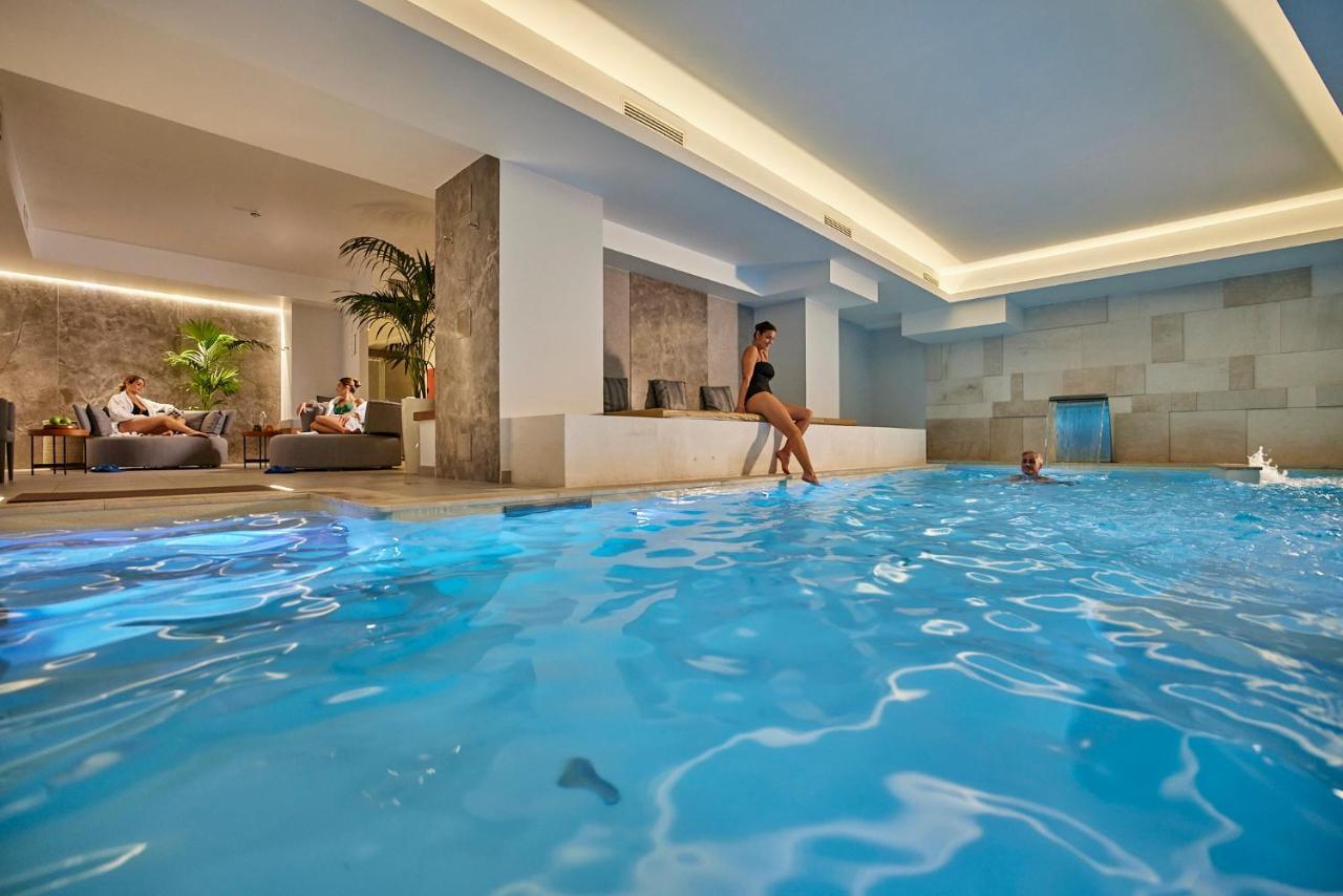 Palazzo Doglio Hotel Каляри Екстериор снимка The swimming pool at the hotel