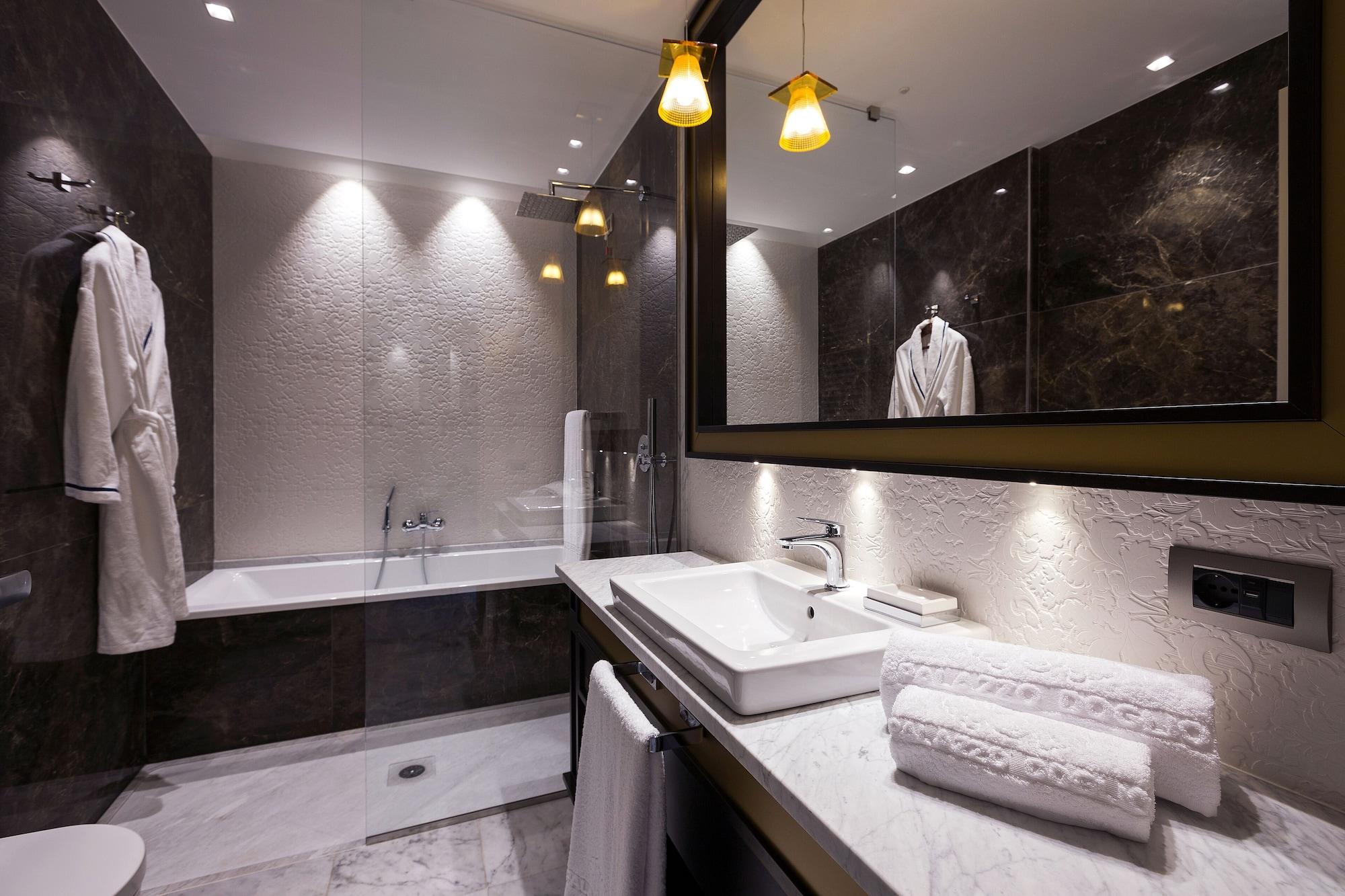 Palazzo Doglio Hotel Каляри Екстериор снимка Bathroom