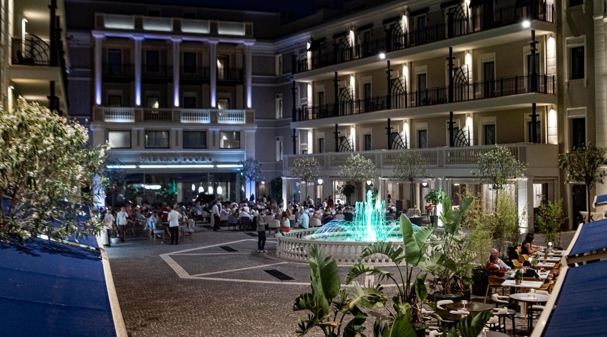 Palazzo Doglio Hotel Каляри Екстериор снимка The hotel's central courtyard
